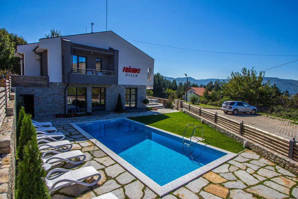 Family Hotel Friends Villa Enchets Exteriér fotografie