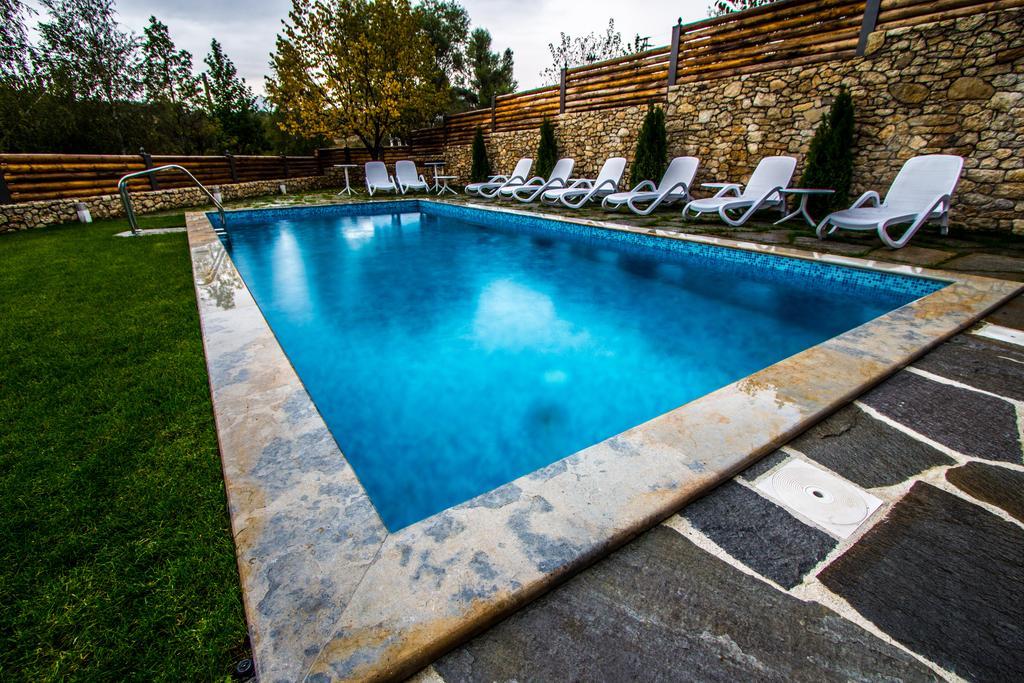 Family Hotel Friends Villa Enchets Exteriér fotografie