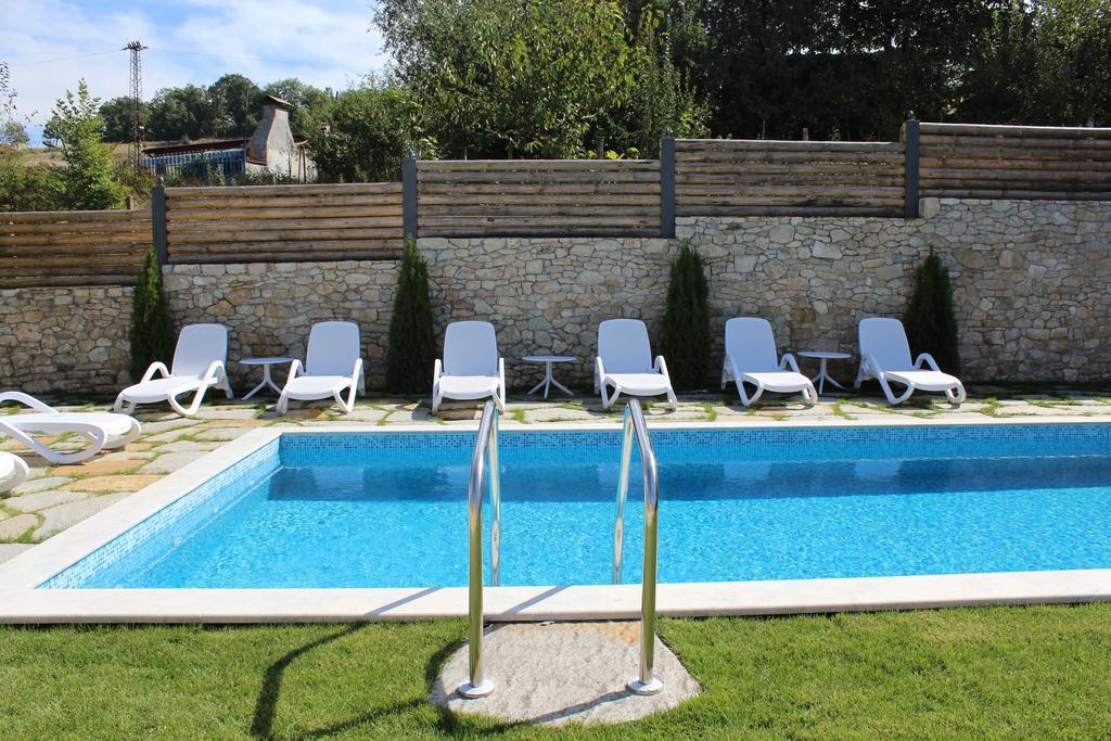 Family Hotel Friends Villa Enchets Exteriér fotografie